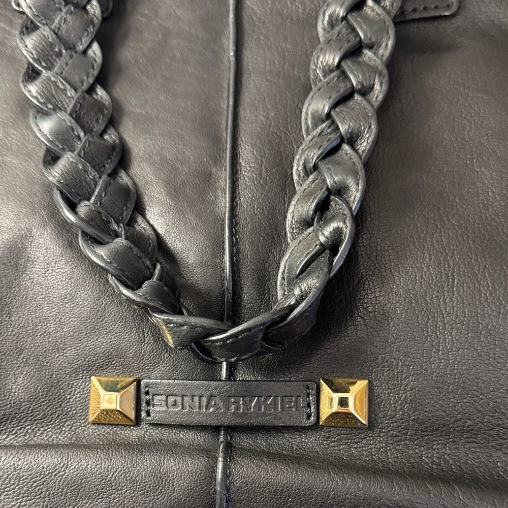 Elegant Black Leather Tote Bag - Picture 3 of 4